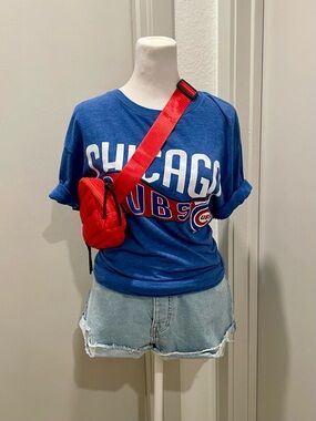 Chicago Cubs Baseball MLB Blue & Red Short Sleeve T-Shirt - M